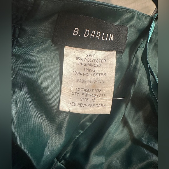 B.Darlin Juniors' Pleated-Bodice High-Slit Hunter Green
Evening Gown, 1/2, NWOT - Picture 8 of 12